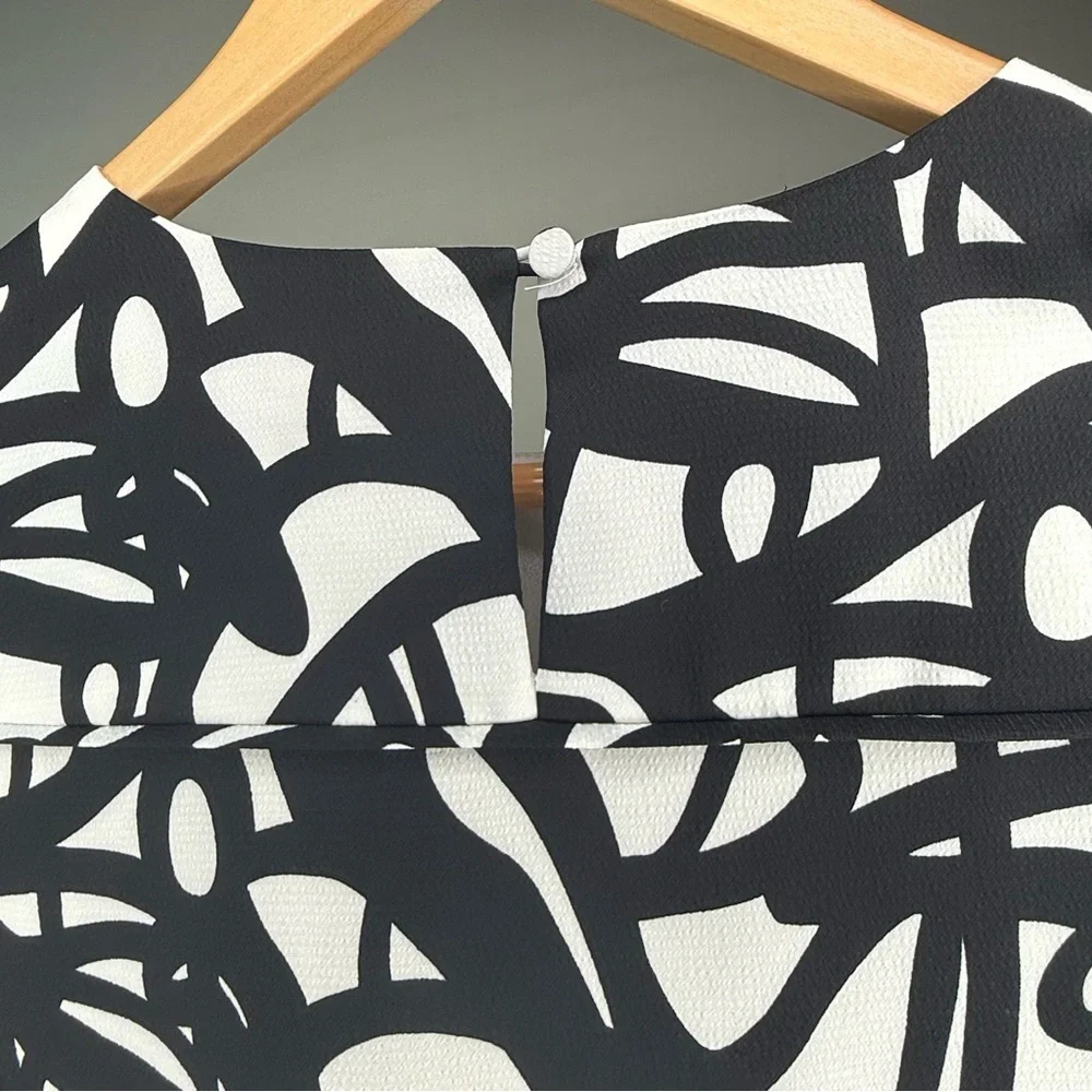 J.Crew 365 Abstract Print Blouse – Black & White – Size 0 – NWT
